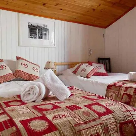 Falcon With Hot Tub *