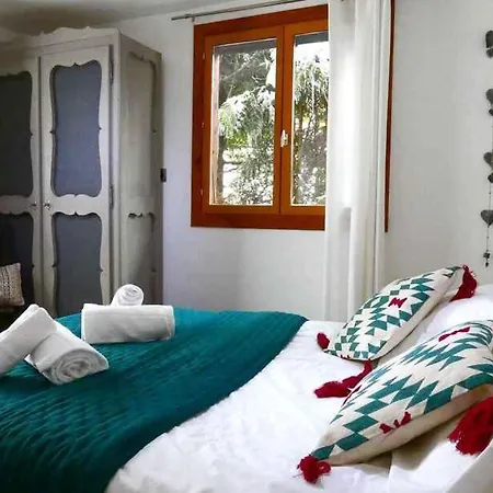 Falcon With Hot Tub Chalet