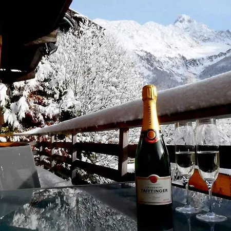 Falcon With Hot Tub Chalet