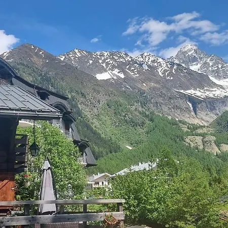 Falcon With Hot Tub Chamonix