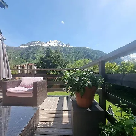 Falcon With Hot Tub *