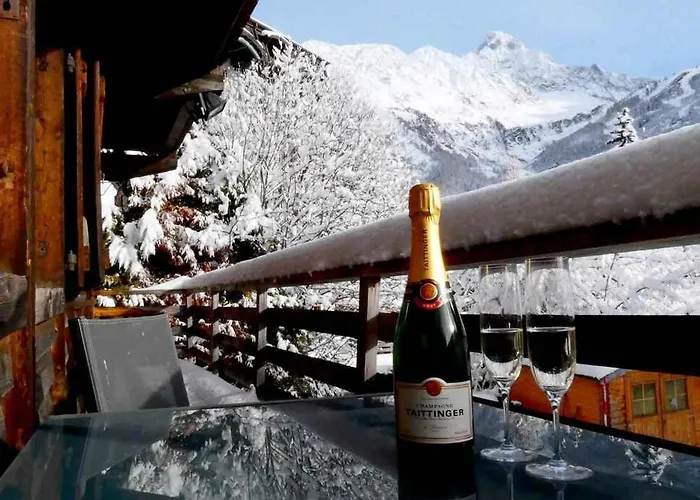 Falcon With Hot Tub 木屋