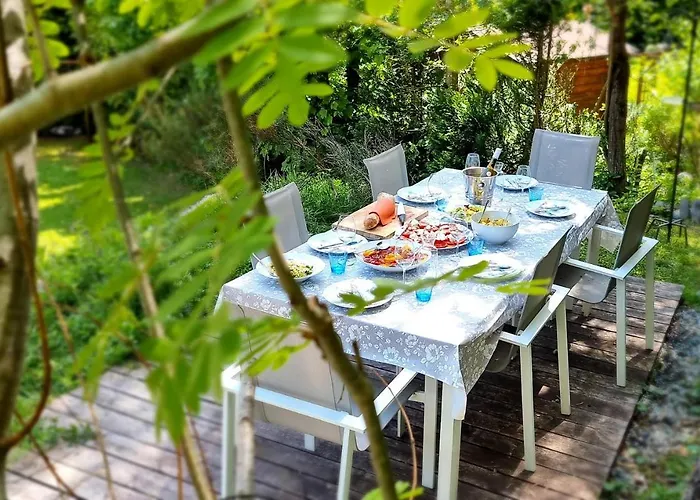 Falcon With Hot Tub 木屋