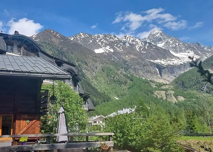 Falcon With Hot Tub 霞慕尼