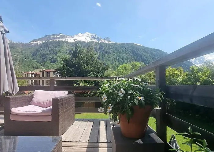 Falcon With Hot Tub *