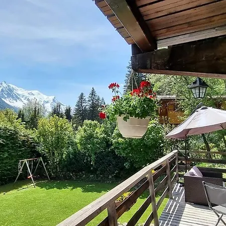 Falcon With Hot Tub *