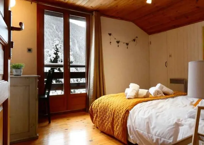 Falcon With Hot Tub Domek alpejski Chamonix