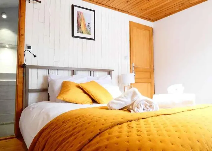 Falcon With Hot Tub Domek alpejski Chamonix