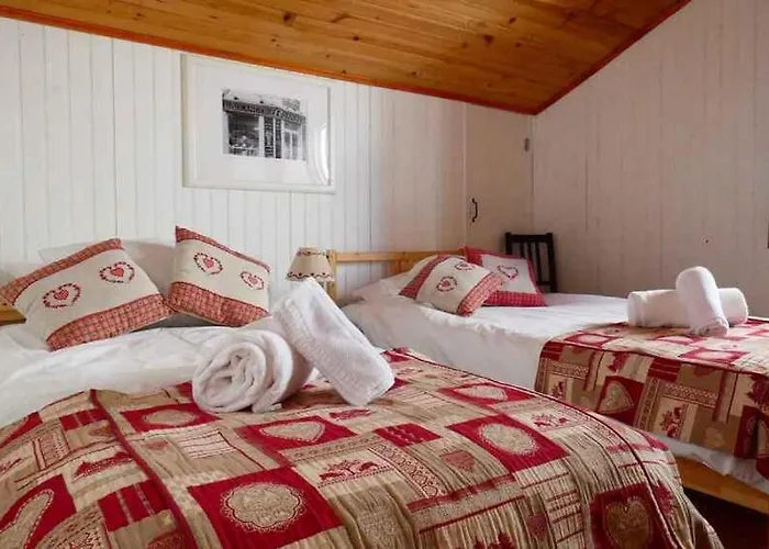 Falcon With Hot Tub *